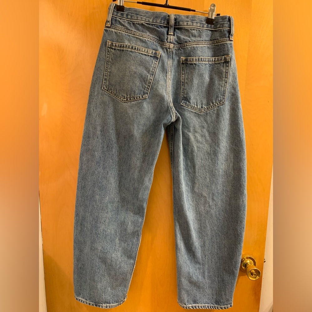GAP Women's Cropped Jeans in Classic Blue - Picture 3 of 4